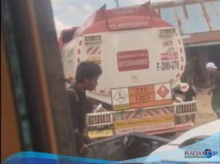 Truk Tangki Plat Merah Putih Sikat BBM di Siang Bolong, Penghianatan